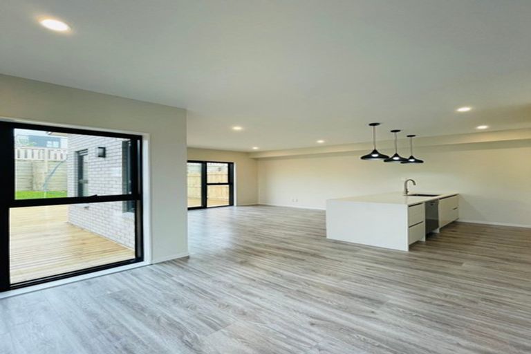 Photo of property in 46 Paina Crescent, Massey, Auckland, 0614