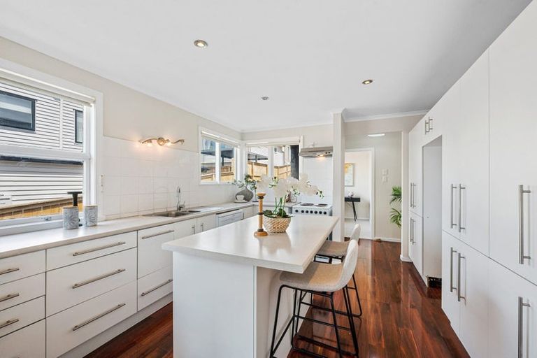 Photo of property in 1/52 Beulah Avenue, Rothesay Bay, Auckland, 0630