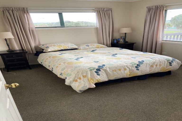 Photo of property in 166 Torkar Road, Clarks Beach, 2122