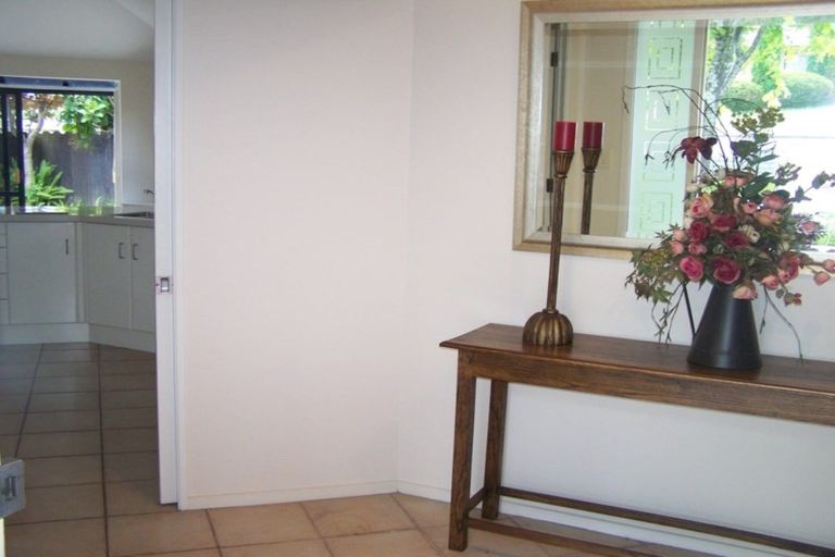 Photo of property in 42 Matterhorn Crescent, Northpark, Auckland, 2013