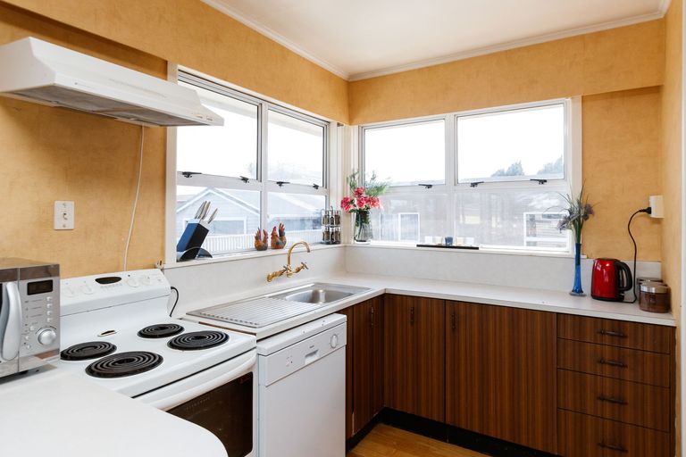 Photo of property in 5 Tararua Terrace, Cloverlea, Palmerston North, 4412