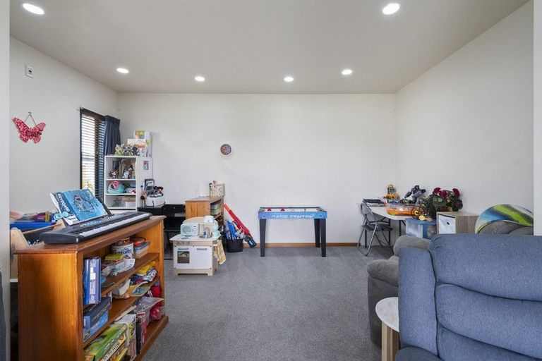 Photo of property in 55 Royal Oak Drive, Kelvin Grove, Palmerston North, 4414