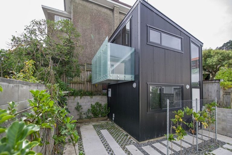 Photo of property in 11b Caroline Street, Mount Victoria, Wellington, 6011