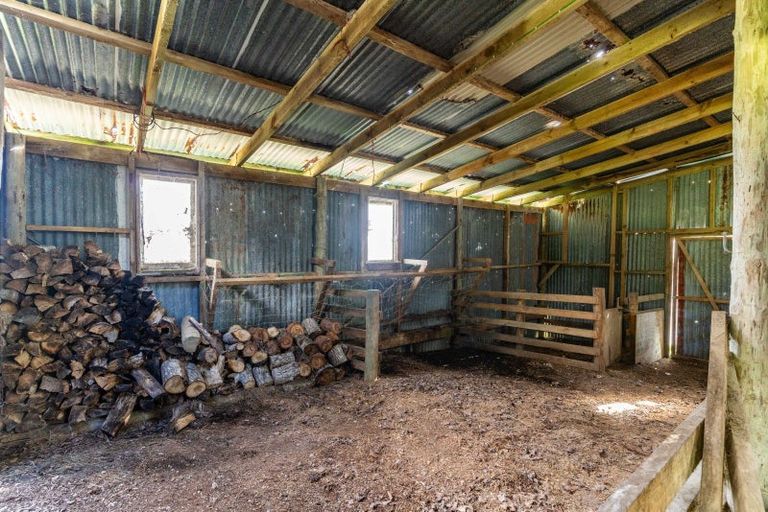 Photo of property in 950 Oneriri Road, Kaiwaka, 0573