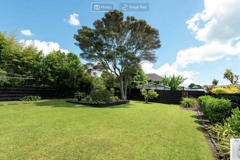 Photo of property in 11 Towra Place, Botany Downs, Auckland, 2010