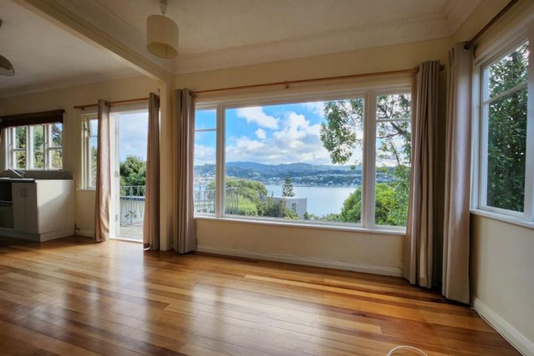 Photo of property in 73 Maupuia Road, Maupuia, Wellington, 6022