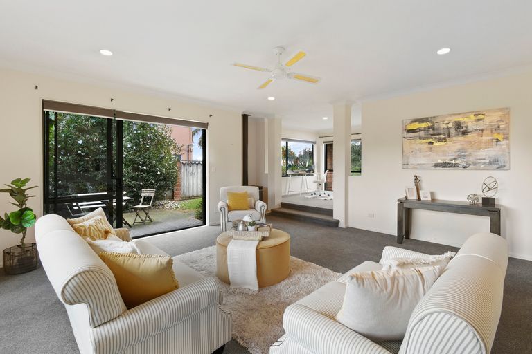 Photo of property in 16 Crannich Place, Wattle Downs, Auckland, 2103