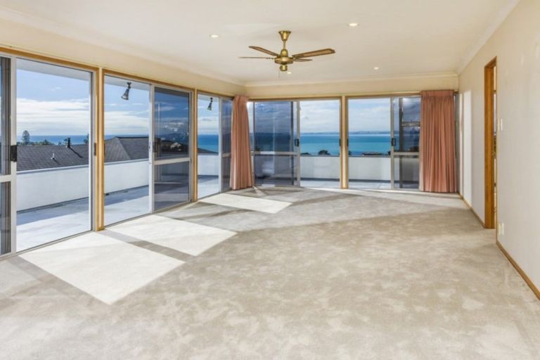 Photo of property in 77 Deep Creek Road, Waiake, Auckland, 0630