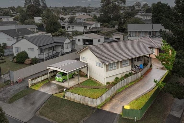 Photo of property in 33 Claverdon Drive, Massey, Auckland, 0614