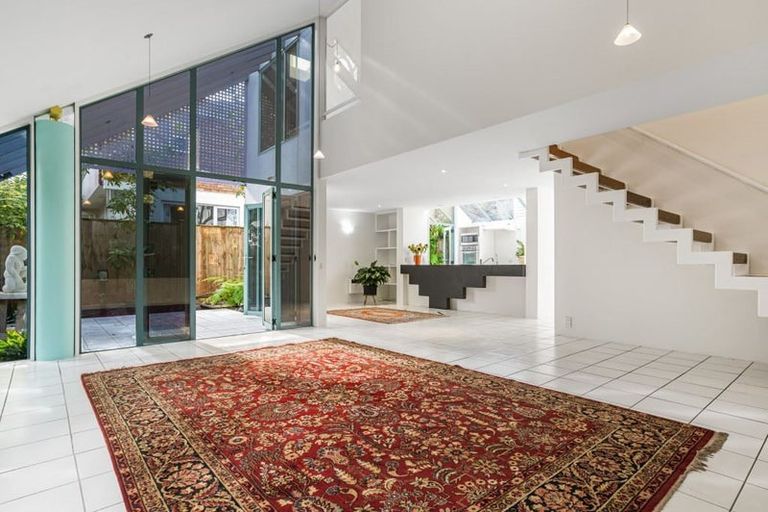 Photo of property in 2 Moata Place, Devonport, Auckland, 0624