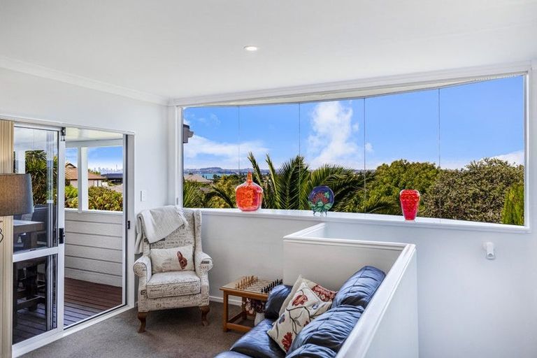 Photo of property in 17 Da Vinci Place, West Harbour, Auckland, 0618