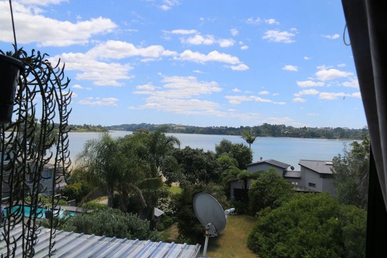 Photo of property in 2 Twin Wharf Road, Herald Island, Auckland, 0618