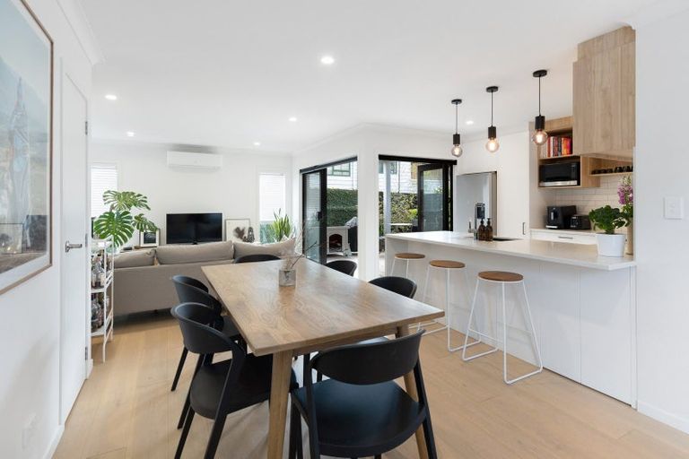 Photo of property in 125c Point Chevalier Road, Point Chevalier, Auckland, 1022