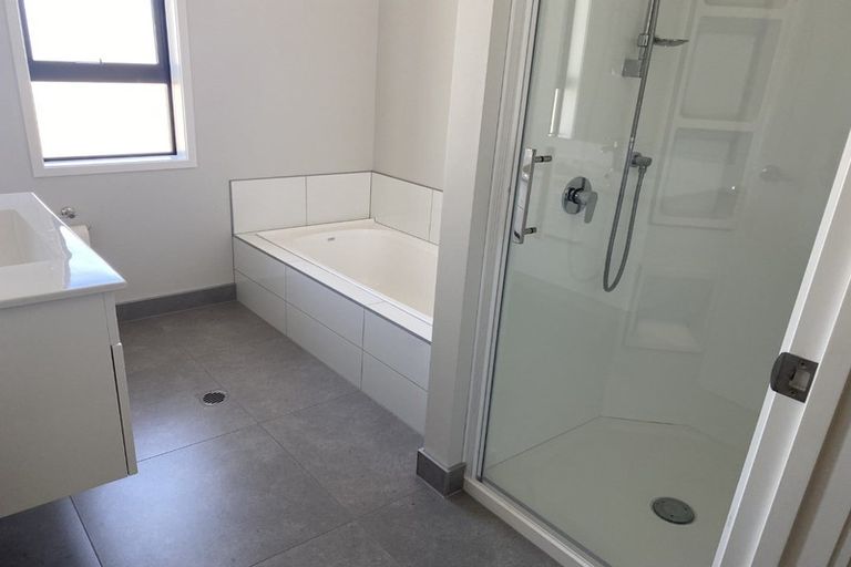 Photo of property in 35 Discovery Place, Marfell, New Plymouth, 4310