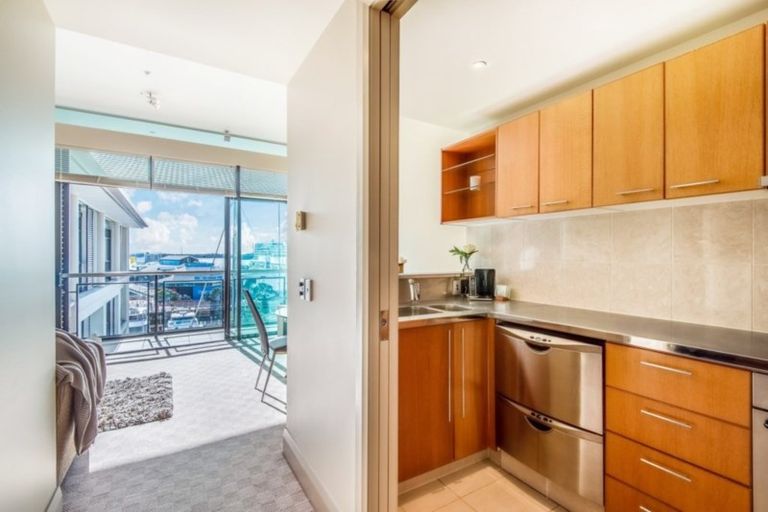 Photo of property in The Quays Apartments, 4m/99 Customs Street, Auckland Central, Auckland, 1010