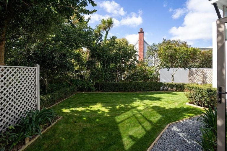 Photo of property in 2/37 Poynder Avenue, Merivale, Christchurch, 8014