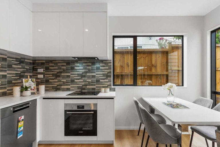 Photo of property in 78e Kelman Road, Kelston, Auckland, 0602