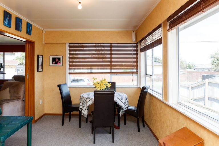 Photo of property in 5 Tararua Terrace, Cloverlea, Palmerston North, 4412