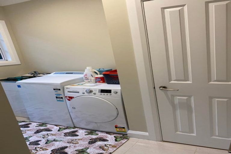 Photo of property in 2 Blundell Way, Heretaunga, Upper Hutt, 5018