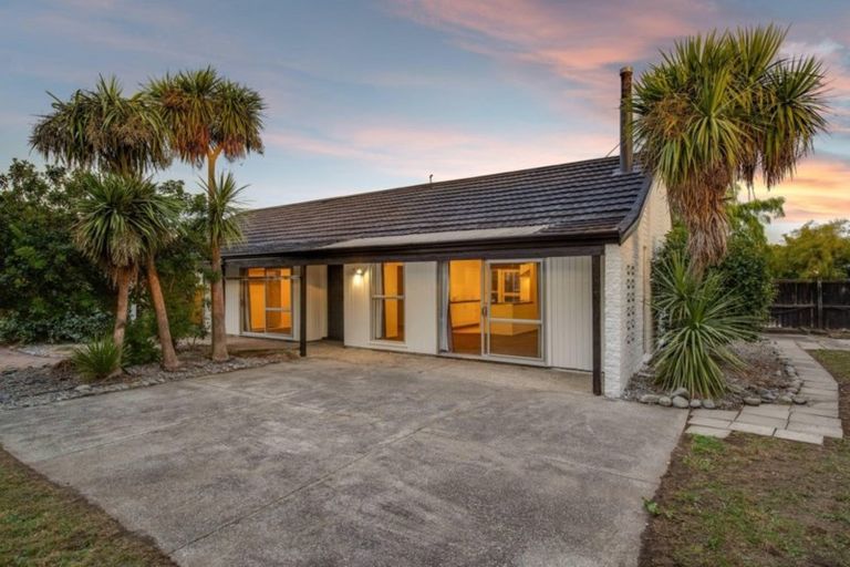 Photo of property in 7 Valecrest Avenue, Parklands, Christchurch, 8083