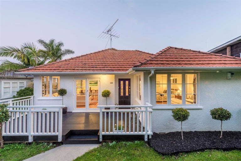 Photo of property in 34 Channel View Road, Campbells Bay, Auckland, 0630