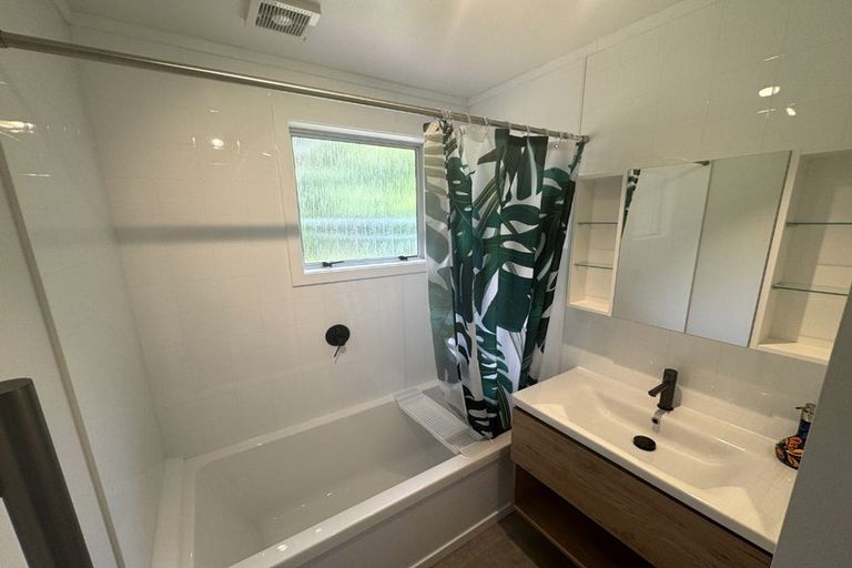 Photo of property in 56 Hathaway Avenue, Karori, Wellington, 6012