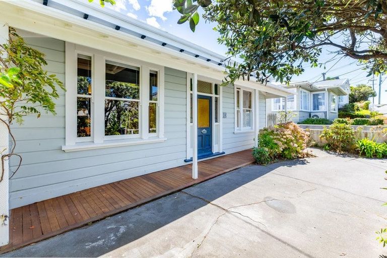 Photo of property in 18 Mills Road, Brooklyn, Wellington, 6021