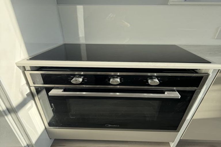 Photo of property in 115 Moorefield Road, Johnsonville, Wellington, 6037