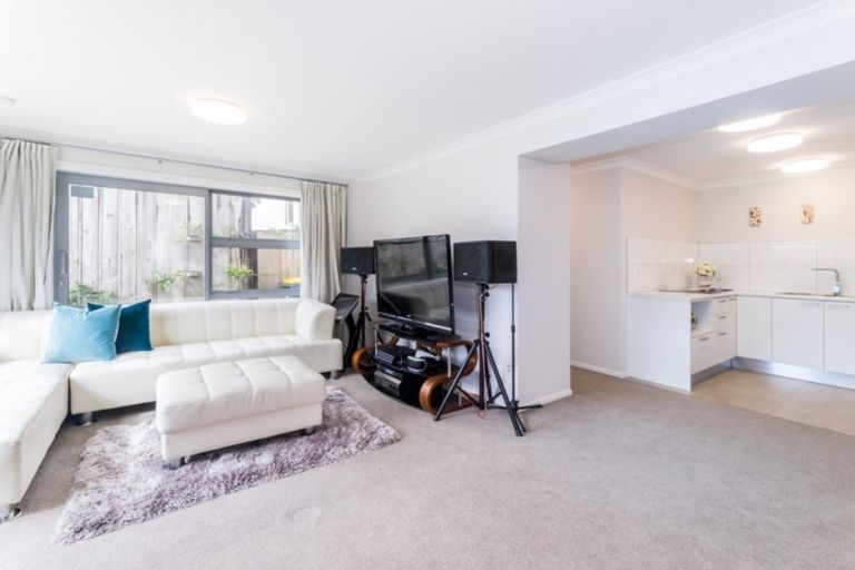 Photo of property in 2/2 Ocean View Road, Milford, Auckland, 0620