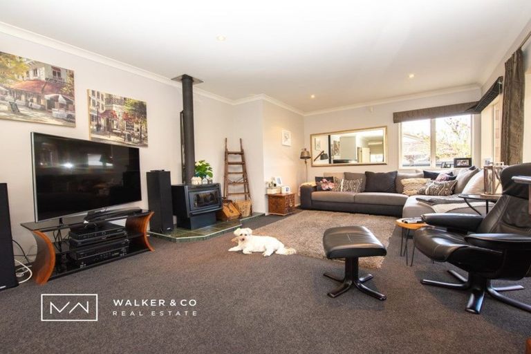Photo of property in 15 Pempsey Street, Silverstream, Upper Hutt, 5019