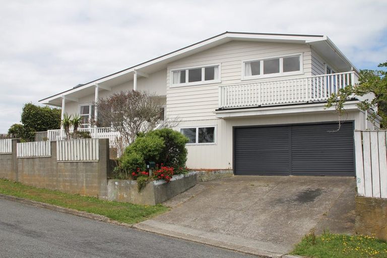 Photo of property in 2 Archbold Street, Newlands, Wellington, 6037