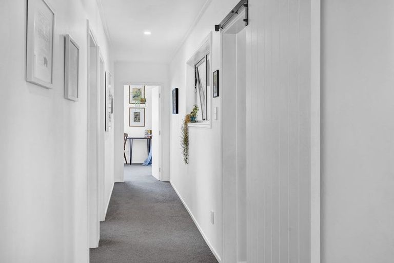 Photo of property in 17 Linda Street, Oakura, 4314