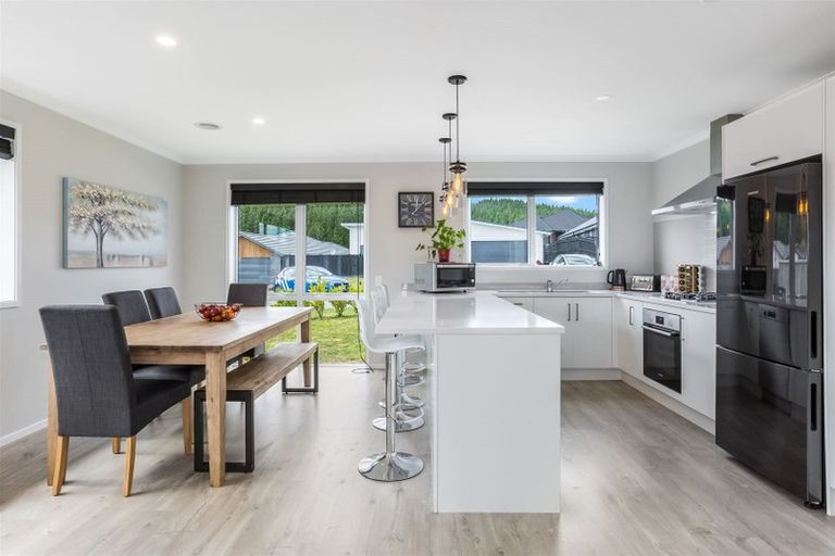 Photo of property in 3 Weatherdeck Close, Whitby, Porirua, 5024