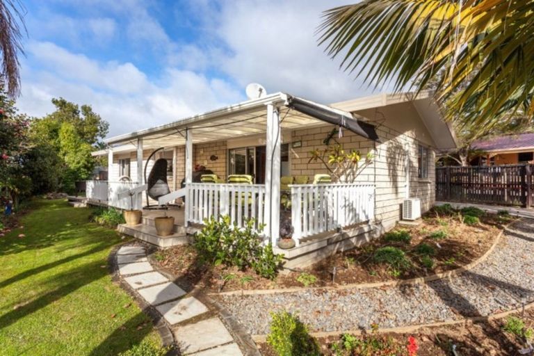 Photo of property in 112 The Drive, Whangamata, 3620
