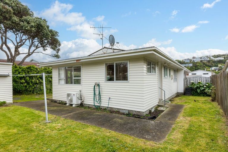 Photo of property in 2/6 Cluny Road, Plimmerton, Porirua, 5026