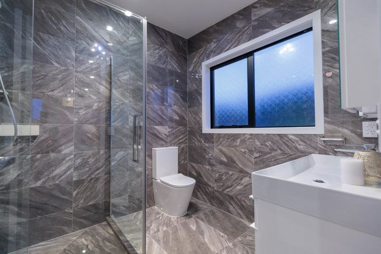 Photo of property in 46 Domett Street, Newlands, Wellington, 6037