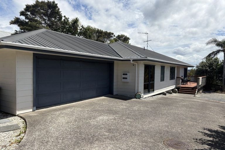 Photo of property in 2/818 East Coast Road, Oteha, Auckland, 0630