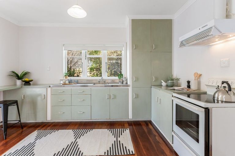 Photo of property in 2 Chester Road, Tawa, Wellington, 5028