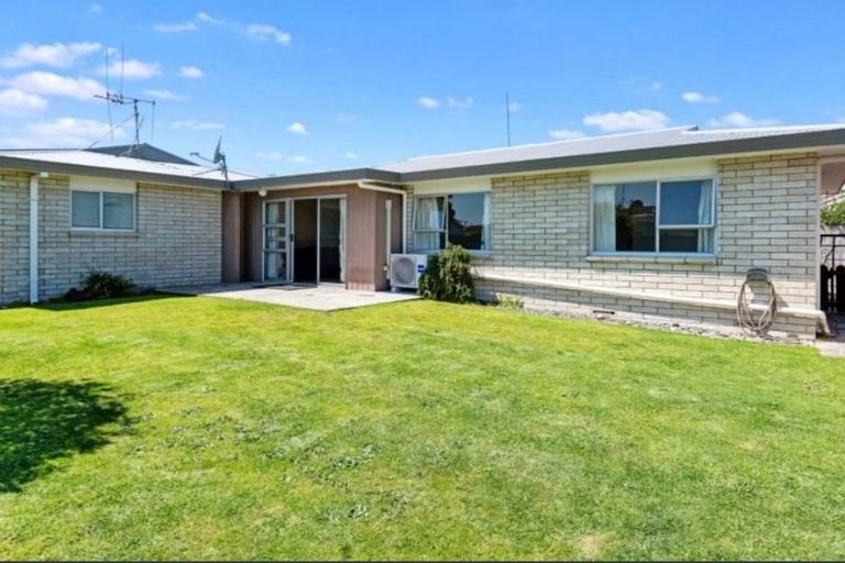 Photo of property in 2b Moorea Place, Mount Maunganui, 3116