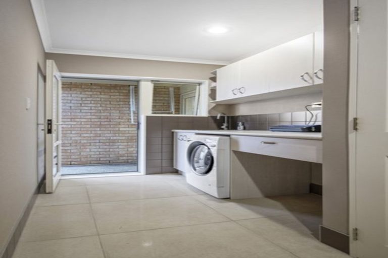 Photo of property in 40 Moyrus Crescent, East Tamaki Heights, Auckland, 2016