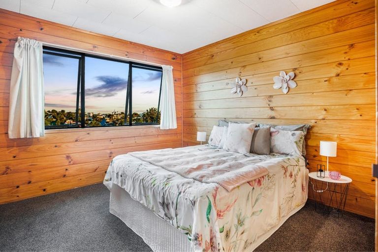 Photo of property in 2/22 Elizabeth Drive, West Harbour, Auckland, 0618