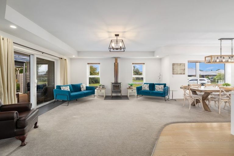 Photo of property in 8 Riverside Way, Amberley, 7410