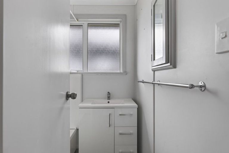 Photo of property in 56 Cook Street, Marfell, New Plymouth, 4310