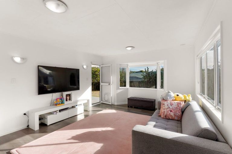 Photo of property in 4 Ross Grove, Paraparaumu, 5032