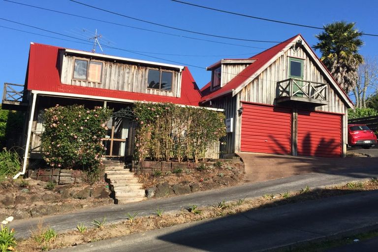Photo of property in 1/17 Weldene Avenue, Glenfield, Auckland, 0629