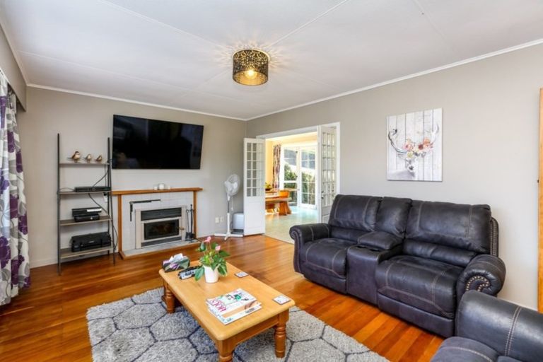 Photo of property in 117 Omata Road, Marfell, New Plymouth, 4310