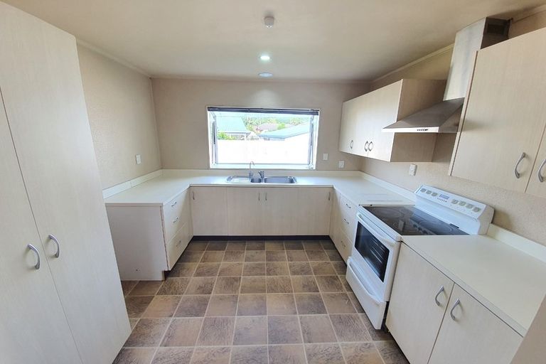 Photo of property in 2/4 South Street, Papakura, 2110