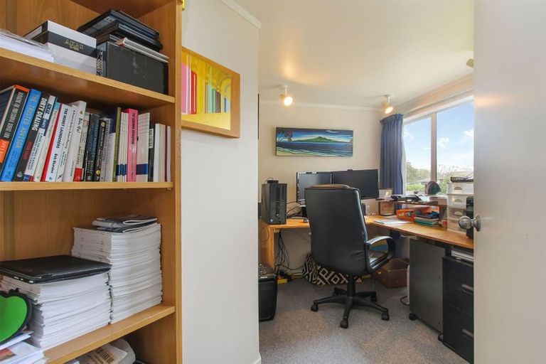 Photo of property in 14 Millen Place, Clarks Beach, 2122