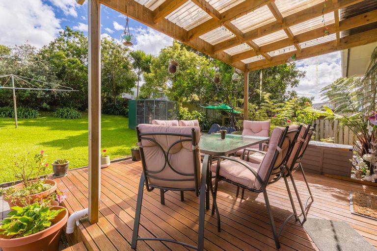 Photo of property in 23 Lowtherhurst Road, Massey, Auckland, 0614