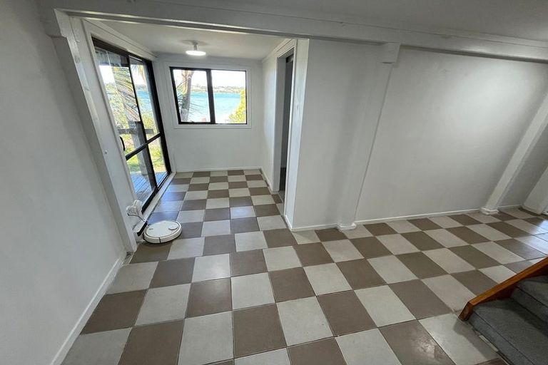 Photo of property in 19 Ferry Parade, Herald Island, Auckland, 0618